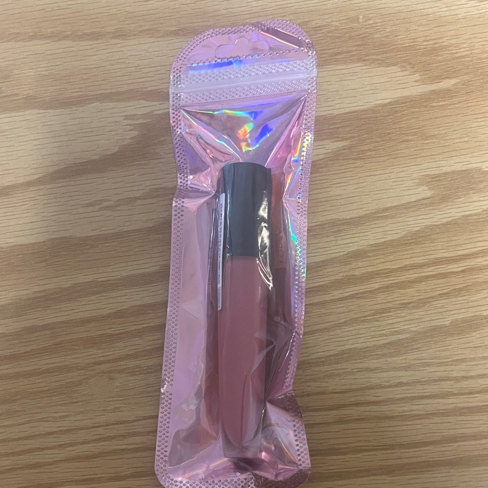 L'Oreal Glossy Pink Lip Color